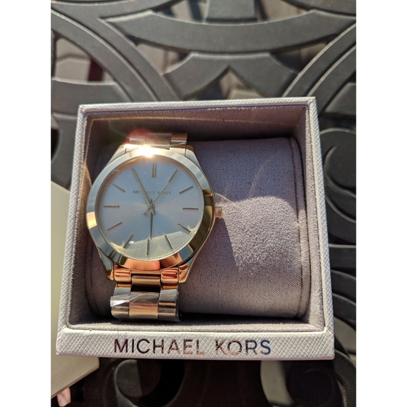 NWT Authentic Michael Kors Gold Runway Watch - Picture 2 of 5